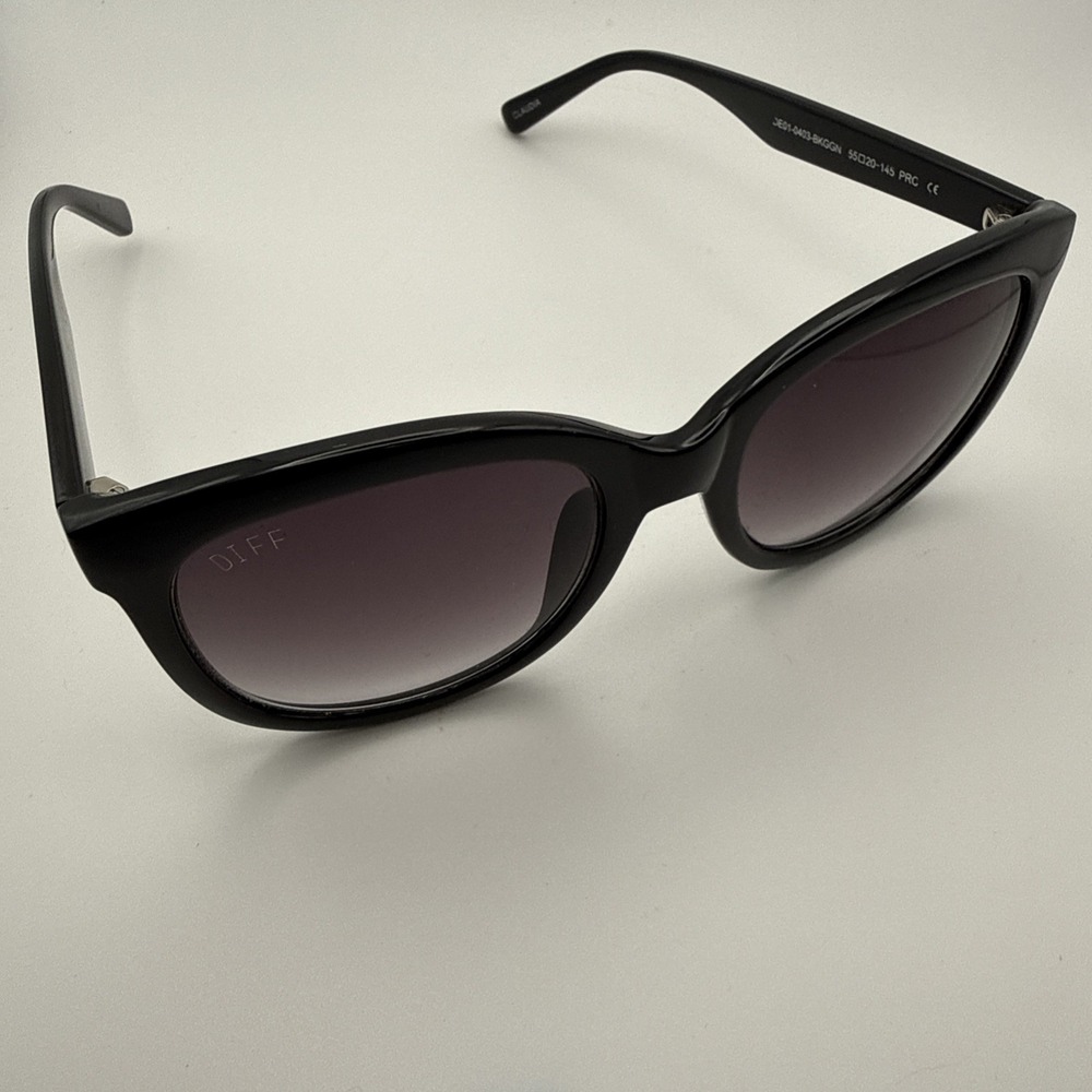DIFF "Claudia" Oversized Thick Sunglasses Black Frame Gray Gradient Lens- Excell - Picture 2 of 9